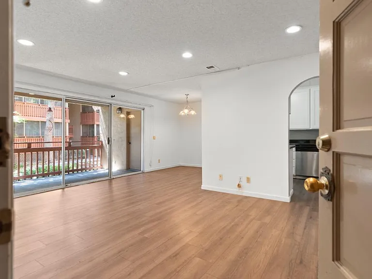 1083 Alta Mira Dr — Photo 14