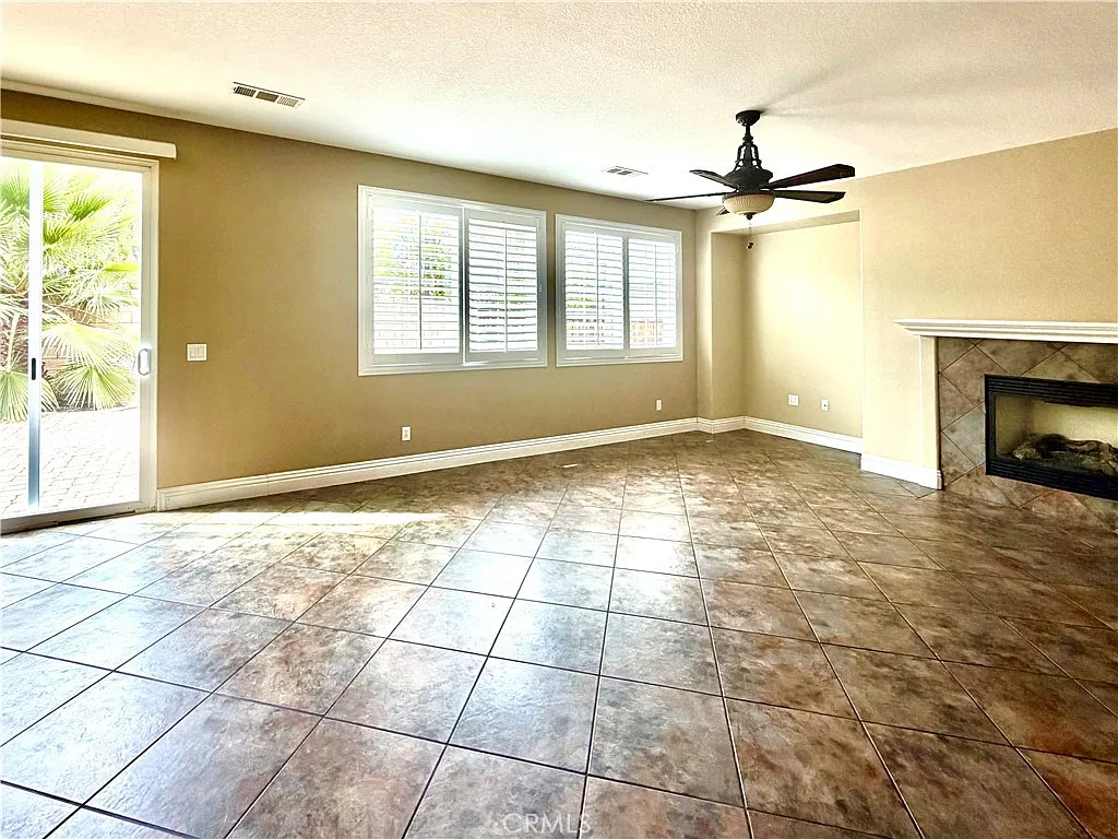 5 bed, 3254 sqft, $3,700 — Photo 4