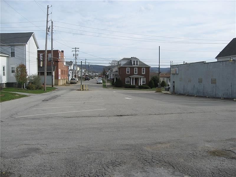2nd image of 200 S Diamond St