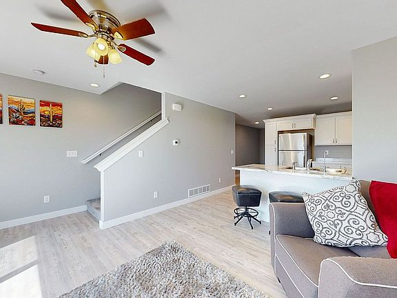 3rd image of 1504 Applewood Dr