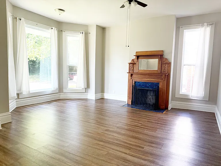 28 E Powell Ave #A — Photo 2