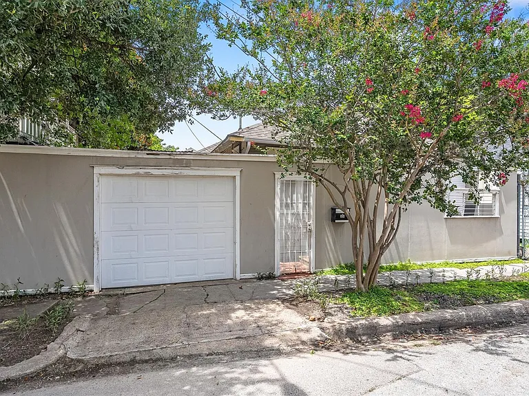 304 Bomar St — Photo 1