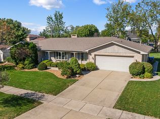 8822 W 93rd St, Hickory Hills, IL