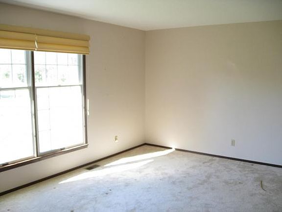 2nd image of 736 Clifton Dr