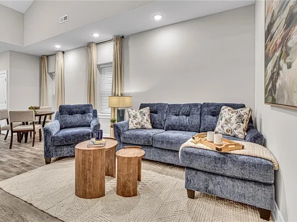 5824 Hunter Ct, Raytown, MO 64133