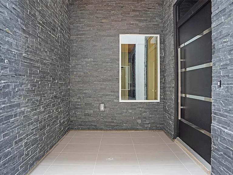 315 Palmer St — Photo 3