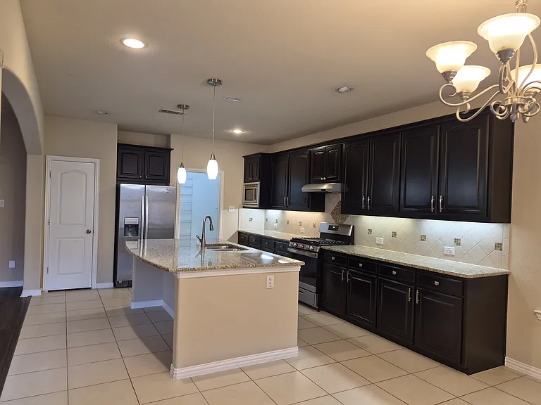 504 Eastland Dr — Photo 13