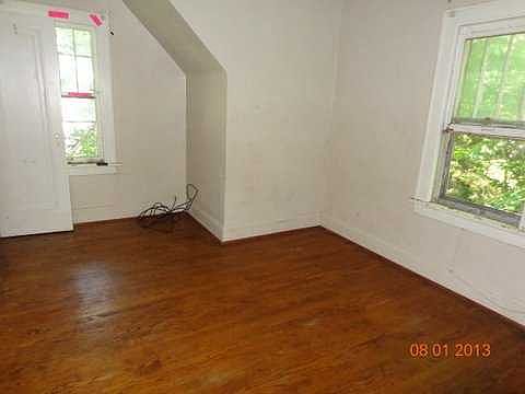 5th image of 921 Everett Dr