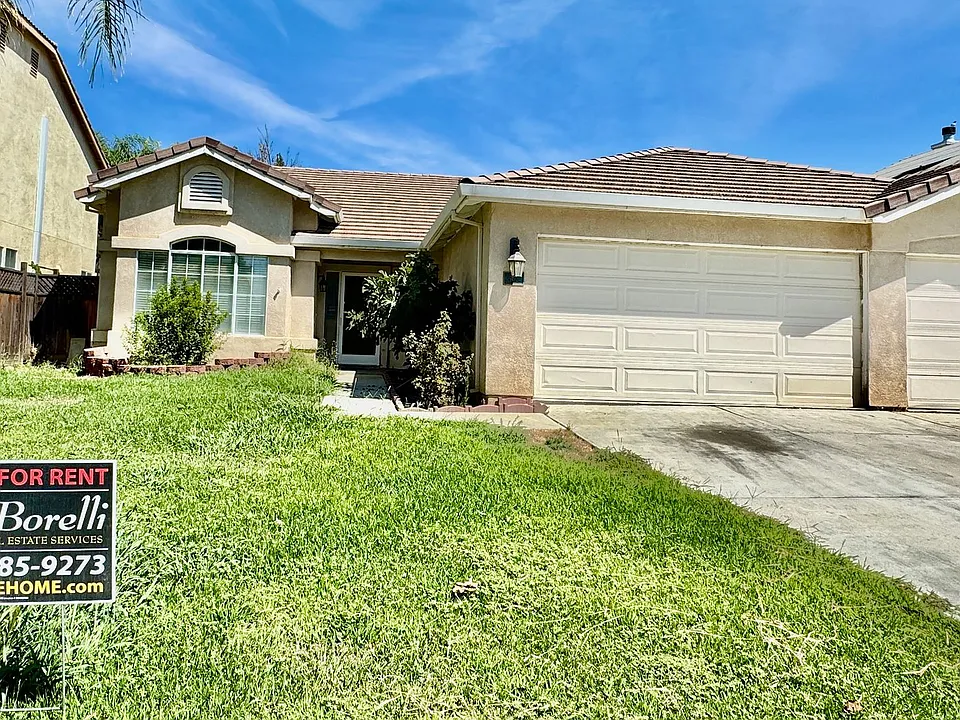962 Sandra St