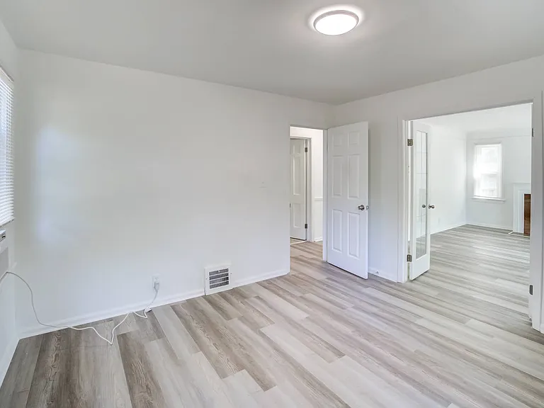 217 Grand Blvd — Photo 28
