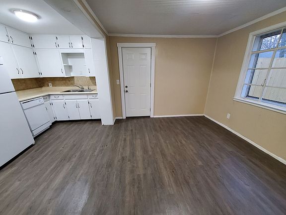 5th image of 617 Arthur St