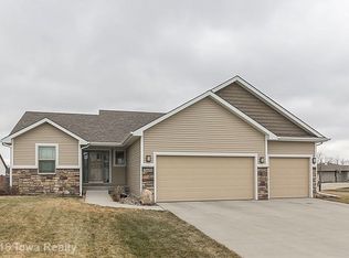 7408 Dawn Dr, Johnston, IA 50131