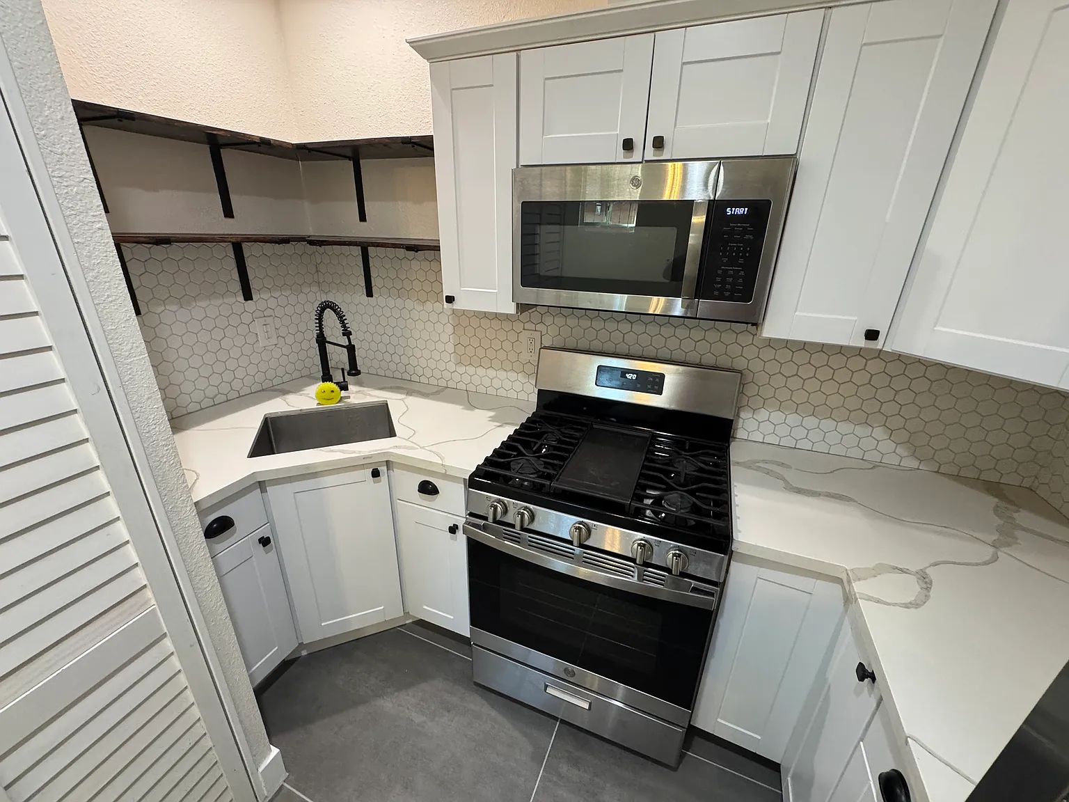 Studio, 390 sqft, $1,800 — Photo 3
