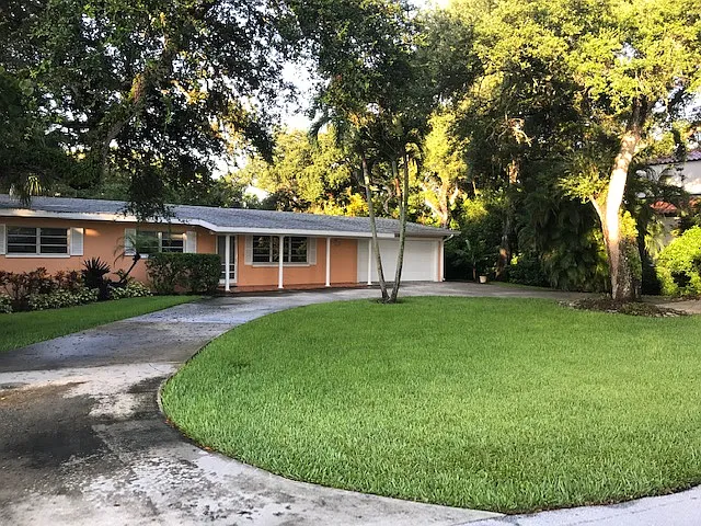 328 Live Oak Rd — Photo 2