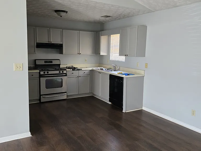 6145 Lauren Ln — Photo 5