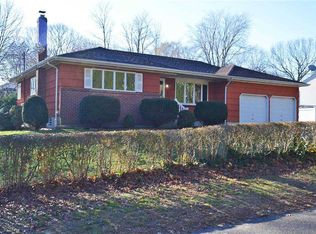 306 Locust Dr, Rocky Point, NY 11778