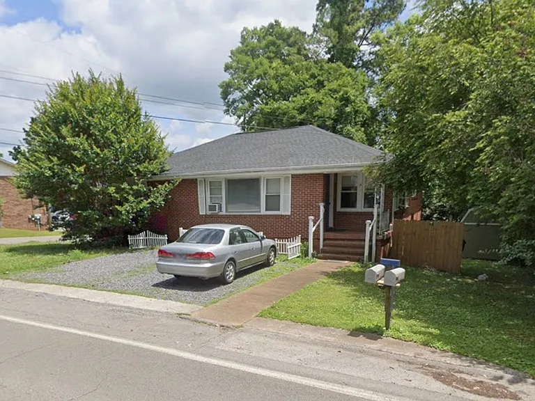 450 Highland Ave NW #A — Photo 1
