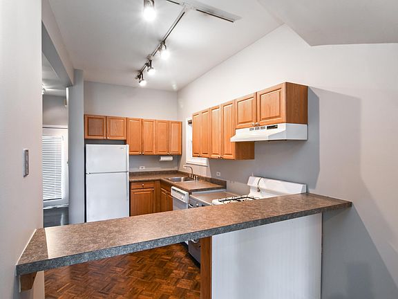 5th image of 1939 W Wellington Ave #2
