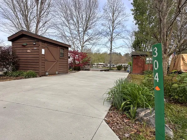 304 Choestoe Falls Cir, Blairsville, GA 30512