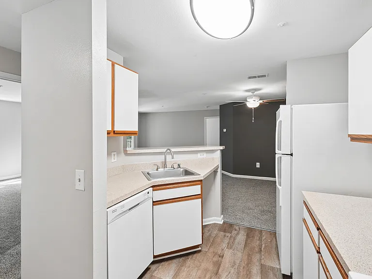 Highland Commons Apartments — Photo 21