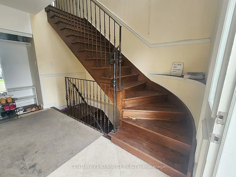 150B Finch Ave E — Photo 2