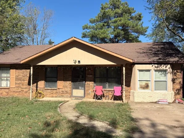 303 W Rolling Oaks Dr, Rogers, AR 72756