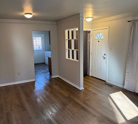 4th image of 22051 Blackstone Ave