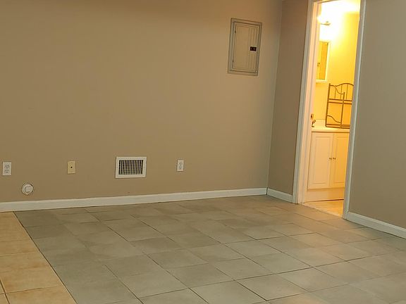 4th image of 1107 Rockland Ave