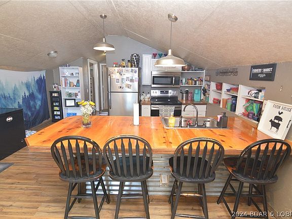 5th image of 27407 Montrose Dr