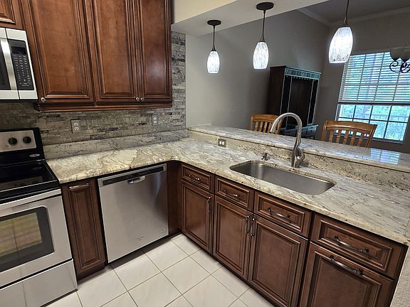 4th image of 3428 Primrose Way