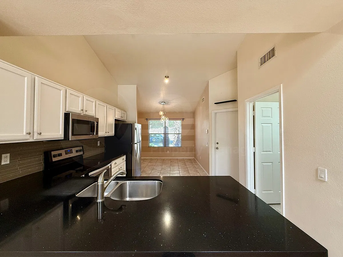 3 bed, 2.0 bath, 1541 sqft, $2,299 — Photo 3