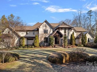 4901 Carmel Park Dr, Charlotte, NC 28226