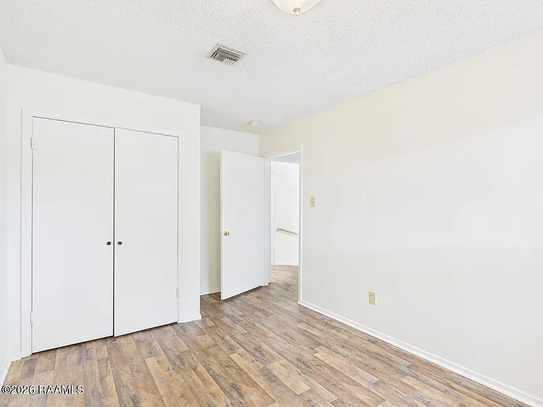 201 Buttercup Dr — Photo 8
