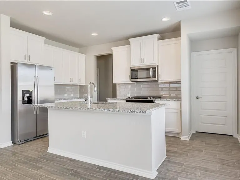 14202 McCoy Loop — Photo 4