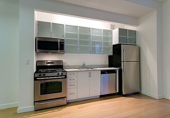 4th image of 37 Wall St APT 18D