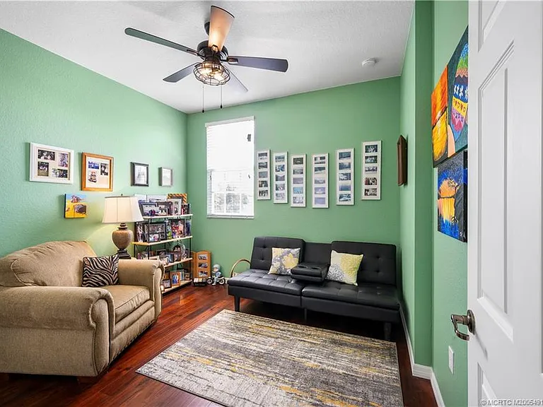 691 SW Glen Crest Way — Photo 32