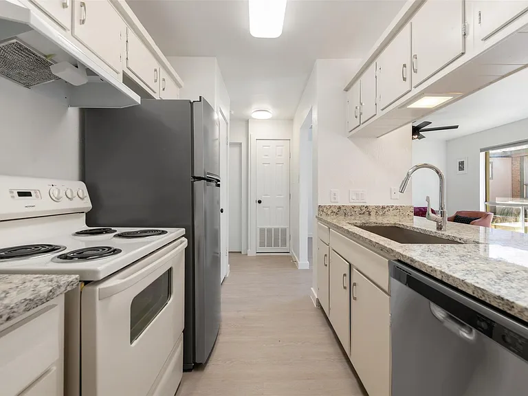 10111 Golden Meadow Dr #E — Photo 8