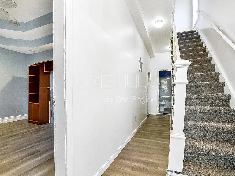 1774 Bolling Ave — Photo 3