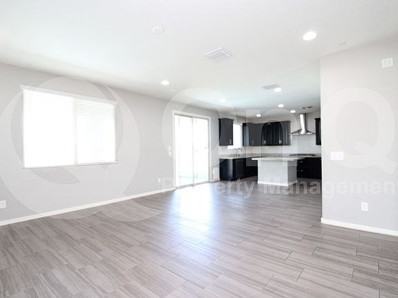 5th image of 2100 E Wisteria Dr
