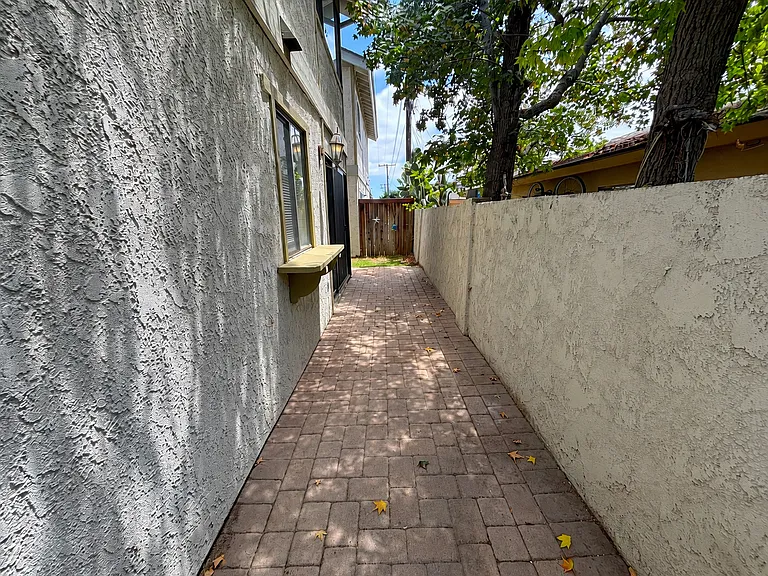 3310 E Collins Ave #1 — Photo 28