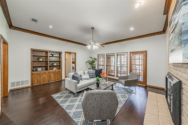 1st image of 2921 Shalimar Dr