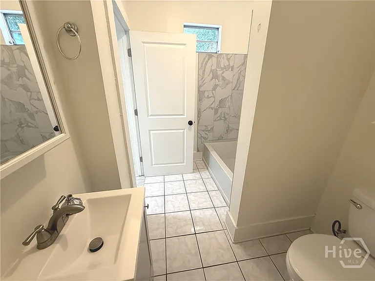 218 W Anderson St #UPPER — Photo 44
