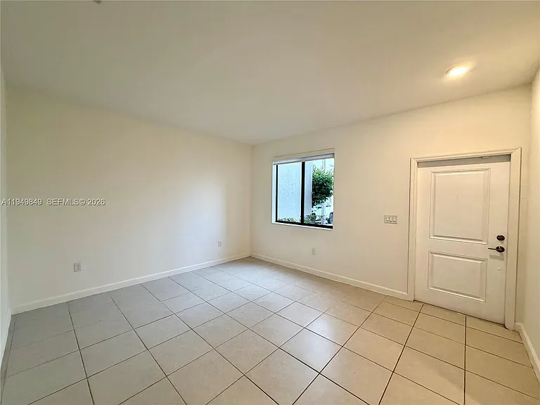 21050 NE 8th Ave — Photo 3
