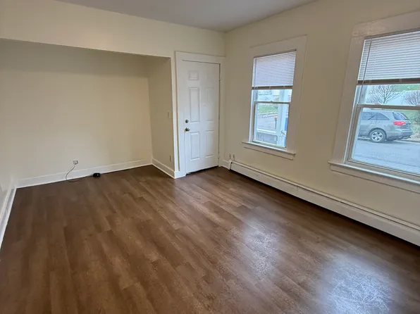 27 Botsford St APT 1, Meriden, CT 06451