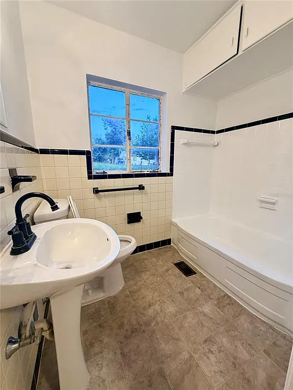 2 bed, 1.0 bath, 925 sqft, $1,800 — Photo 4