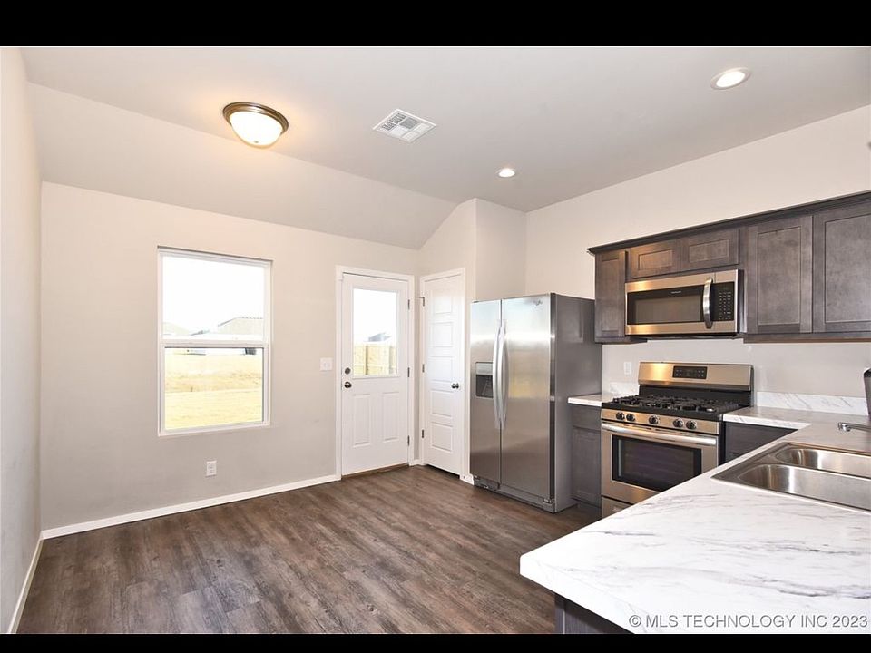 1st image of 11426 238th Ave E