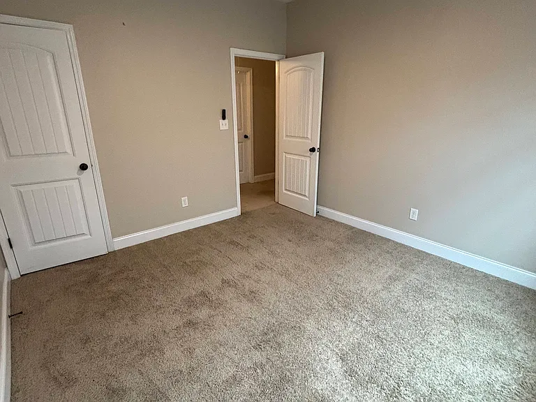 1201 Derby Ln — Photo 16