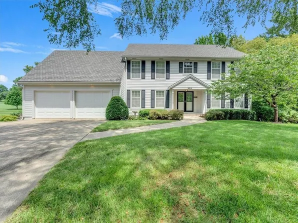 302 Duke Gibson Dr, Kansas City, MO 64145