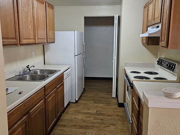 4th image of 4501 Boardwalk Dr #I-i-80