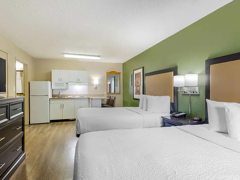 Studio Suite - 2 Full Beds
